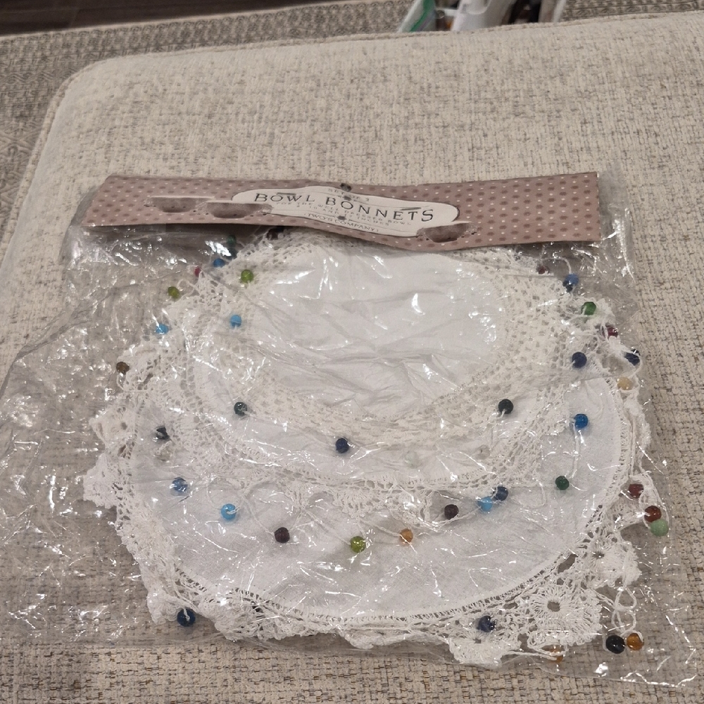 Two's Company White Bowl Bonnets with Bead Weights (3) Set NEW